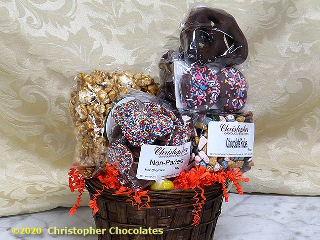 5 ways to give hot cocoa | Hot chocolate gifts, Hot chocolate gift basket, Chocolate  gifts basket
